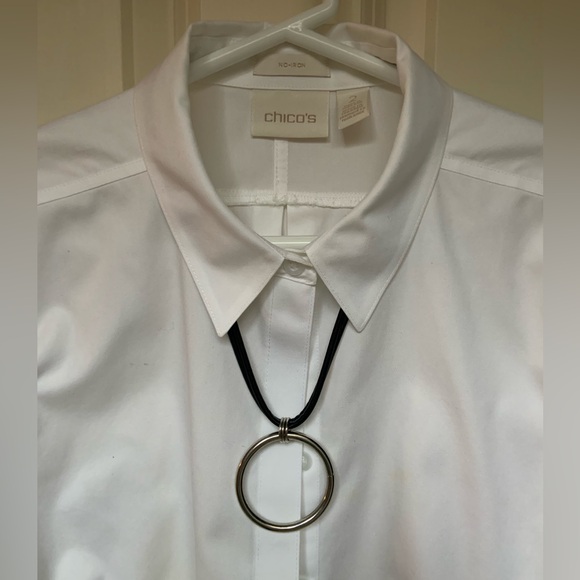 Adjustable trendy silver-coloured circle necklace on double black leather cord. - Picture 3 of 3